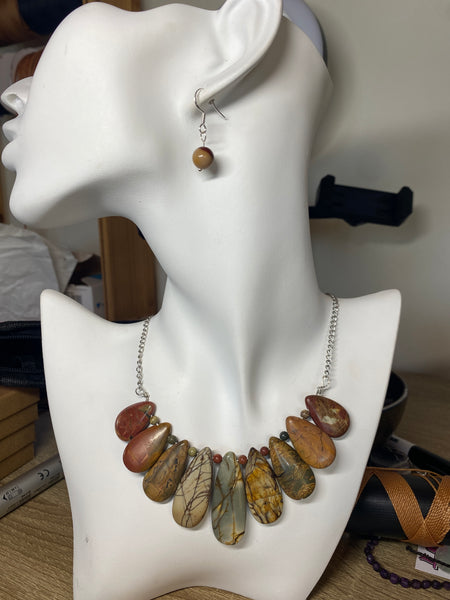 Stunning Agate Feature Necklace 🦋